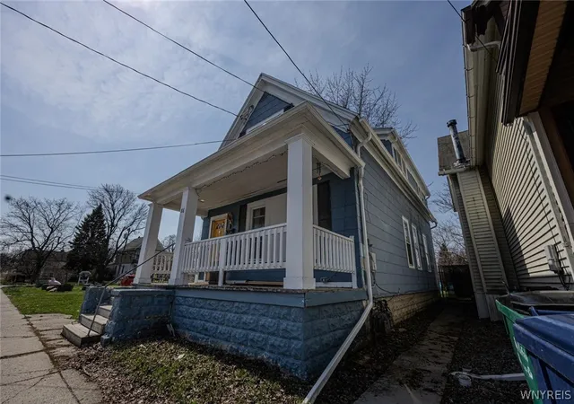 Photo 3 of Sale Pending at 86 Guernsey St, Buffalo, NY 14207 | MLS# B1697010 | Listing updated on 2026-08-17