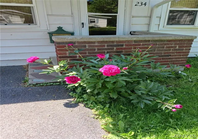 Photo 3 of Sale Pending at 234 William St, Minoa, NY 13116 | MLS# S1695462 | Listing updated on 2026-09-01
