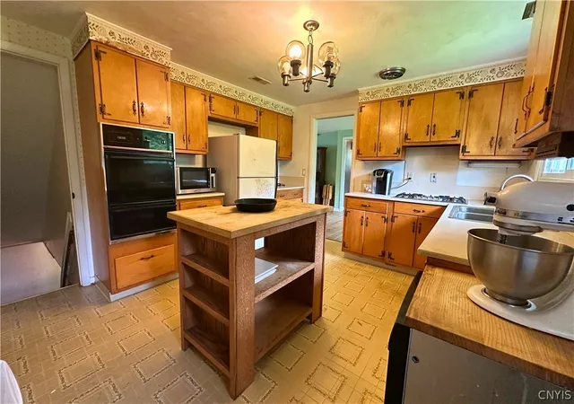 Photo 4 of Sale Pending at 105 Haddonfield Pl, Syracuse, NY 13214 | MLS# S1696141 | Listing updated on 2026-09-14