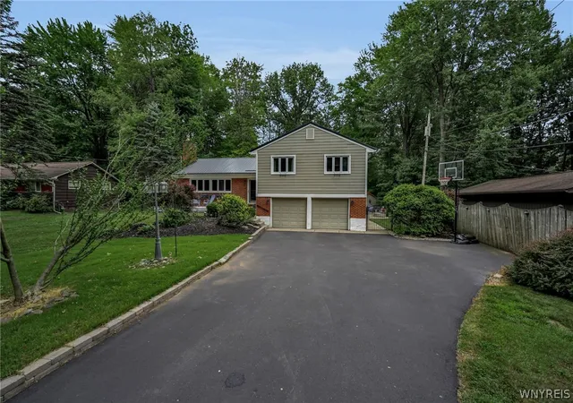 Photo 3 of Single family home for sale at 265 Paradise Rd, Amherst, NY 14051 | MLS# B1696741 | Listing updated on 2026-09-11