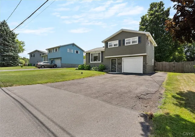 Photo 4 of Sale Pending at 105 Joel Ave, Liverpool, NY 13088 | MLS# S1694433 | Listing updated on 2026-08-10