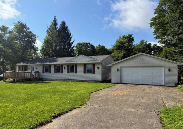 Photo 2 of Single family home for sale at 92 Thomas Rd, Horseheads, NY 14845 | MLS# R1697155 | Listing updated on 2026-09-06