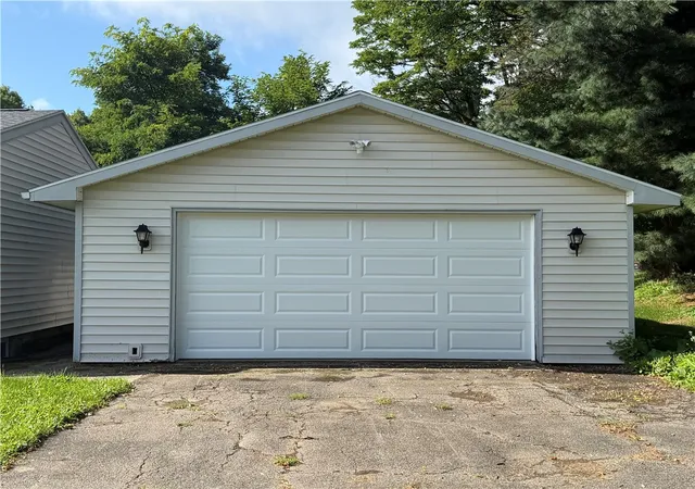 Photo 3 of Single family home for sale at 92 Thomas Rd, Horseheads, NY 14845 | MLS# R1697155 | Listing updated on 2026-09-06