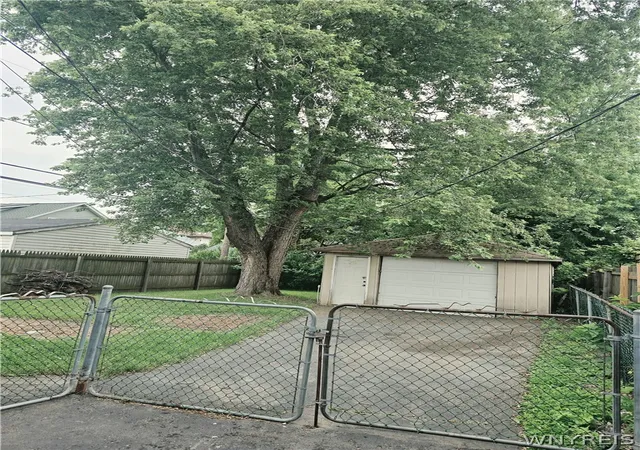 Photo 3 of Sale Pending at 109 Beech St, Lackawanna, NY 14218 | MLS# B1696951 | Listing updated on 2026-09-10