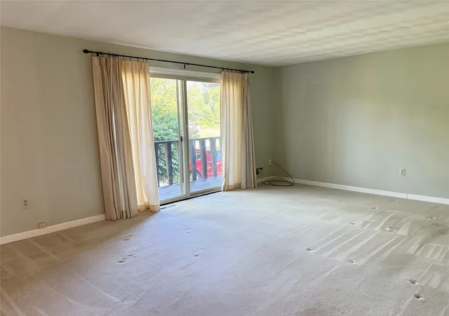 Photo 4 of Sale Pending at 89 Round Crk Dr, Rochester, NY 14626 | MLS# R1696123 | Listing updated on 2026-09-12