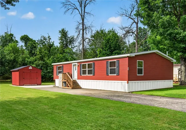 Photo 1 of Manufactured home for sale at 33 Willow Rd, Albion, NY 14411 | MLS# R1697226 | Listing updated on 2026-09-15
