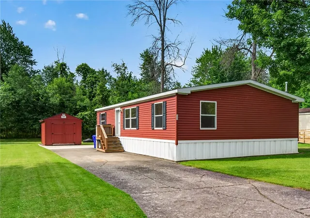 Photo 2 of Manufactured home for sale at 33 Willow Rd, Albion, NY 14411 | MLS# R1697226 | Listing updated on 2026-09-15