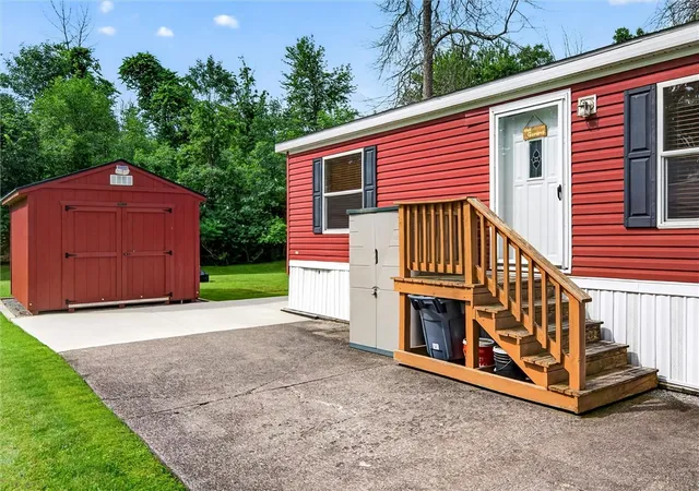 Photo 3 of Manufactured home for sale at 33 Willow Rd, Albion, NY 14411 | MLS# R1697226 | Listing updated on 2026-09-15