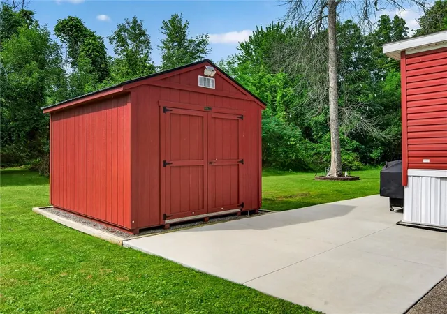 Photo 4 of Manufactured home for sale at 33 Willow Rd, Albion, NY 14411 | MLS# R1697226 | Listing updated on 2026-09-15