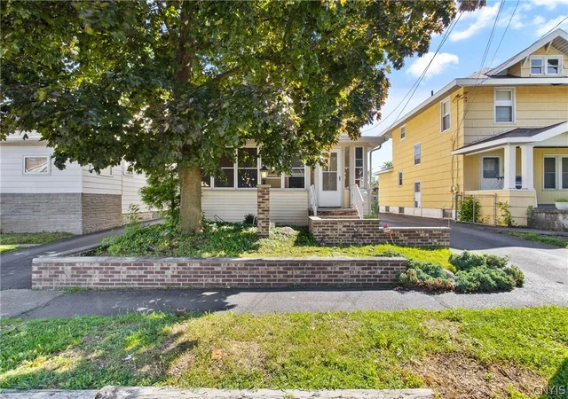 Photo 3 of Sale Pending at 204 Martin St, Syracuse, NY 13208 | MLS# S1695201 | Listing updated on 2026-08-10