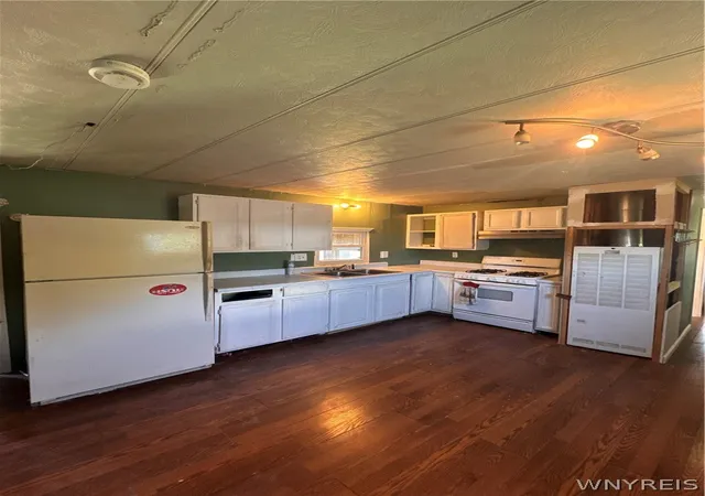 Photo 2 of Manufactured home for sale at 11922 Buckwheat Rd, Alden, NY 14004 | MLS# B1695648 | Listing updated on 2026-09-09