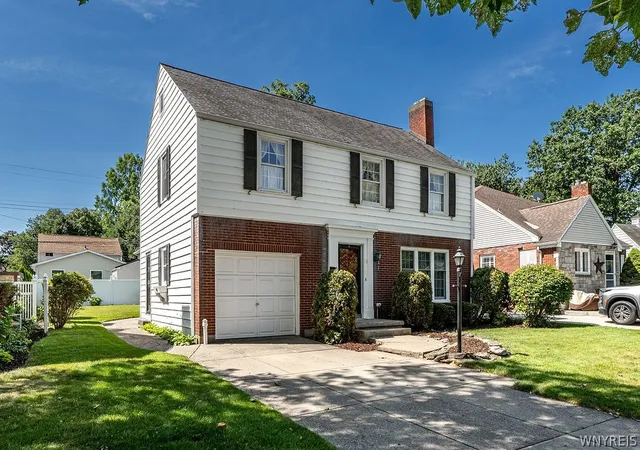 Photo 3 of Sale Pending at 41 Southwood Dr, Buffalo, NY 14223 | MLS# B1696312 | Listing updated on 2026-08-08