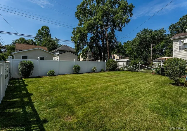 Photo 4 of Sale Pending at 41 Southwood Dr, Buffalo, NY 14223 | MLS# B1696312 | Listing updated on 2026-08-08
