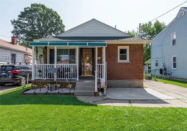 Photo 2 of Sale Pending at 567 74th Street, Niagara Falls, NY 14304 | MLS# B1697372 | Listing updated on 2026-08-07