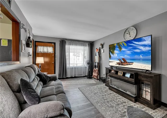 Photo 4 of Sale Pending at 567 74th Street, Niagara Falls, NY 14304 | MLS# B1697372 | Listing updated on 2026-08-07