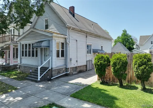 Photo 3 of Sale Pending at 316 318 East St, Buffalo, NY 14207 | MLS# B1697286 | Listing updated on 2026-08-07