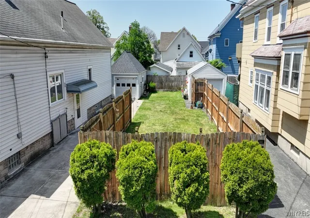 Photo 4 of Sale Pending at 316-318 East St, Buffalo, NY 14207 | MLS# B1697286 | Listing updated on 2026-08-07
