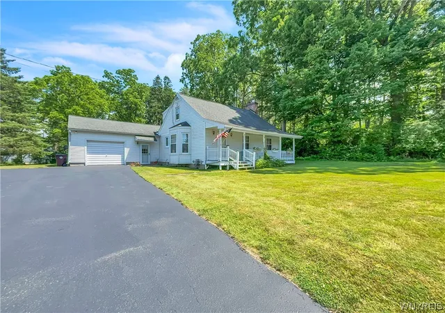 Photo 2 of Sale Pending at 4059 Baker Rd, Orchard Park, NY 14127 | MLS# B1697460 | Listing updated on 2026-08-07