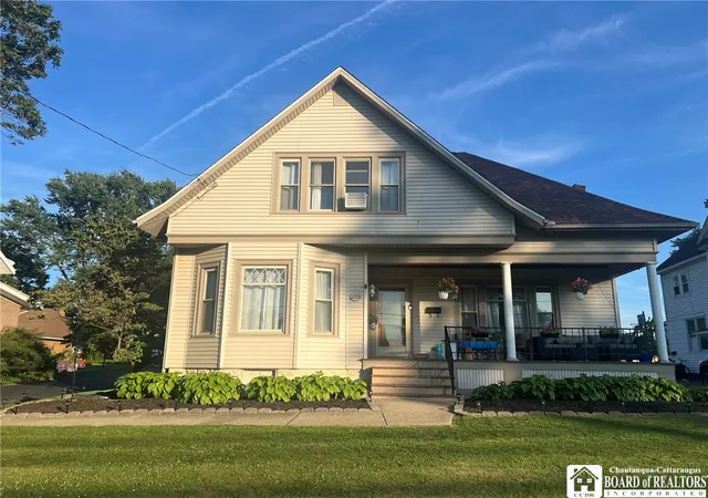 Photo 1 of Single family home for sale at 293 E Main St, Fredonia, NY 14063 | MLS# R1697120 | Listing updated on 2026-08-27