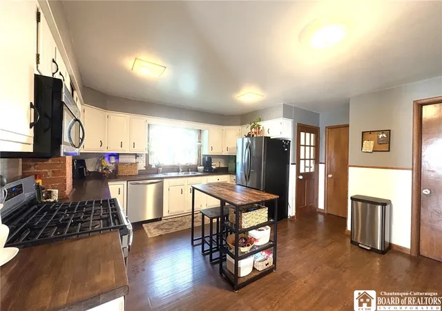Photo 2 of Single family home for sale at 293 E Main St, Fredonia, NY 14063 | MLS# R1697120 | Listing updated on 2026-08-27