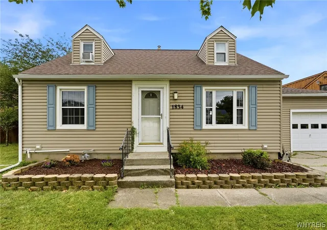Photo 2 of Sale Pending at 1834 Parker Blvd, Tonawanda, NY 14150 | MLS# B1695521 | Listing updated on 2026-08-06