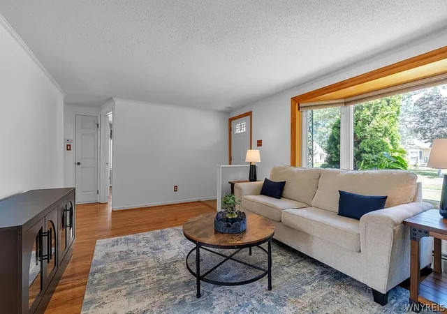 Photo 3 of Sale Pending at 409 Northwood Dr, Buffalo, NY 14223 | MLS# B1694603 | Listing updated on 2026-08-04