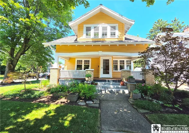 Photo 1 of Single family home for sale at 103 Center St, Fredonia, NY 14063 | MLS# R1697739 | Listing updated on 2026-09-10