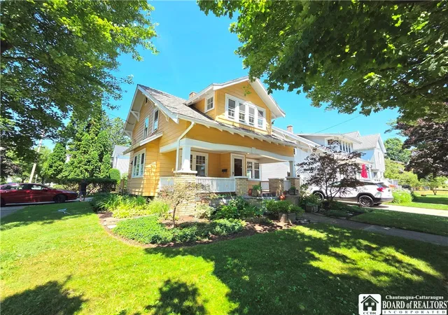 Photo 2 of Single family home for sale at 103 Center St, Fredonia, NY 14063 | MLS# R1697739 | Listing updated on 2026-09-10