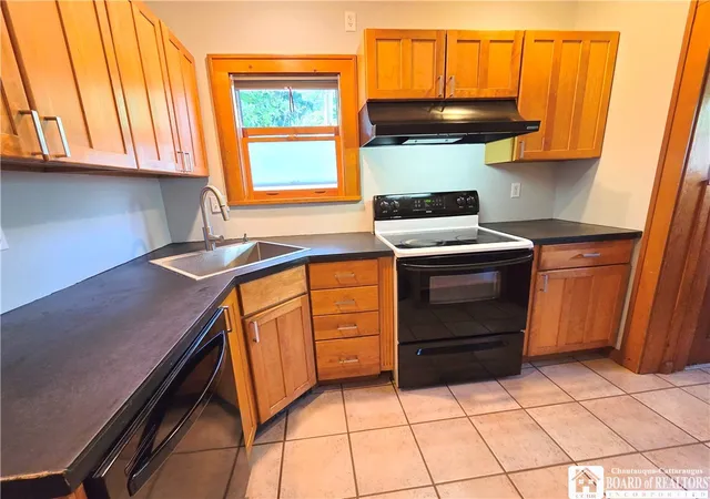 Photo 3 of Single family home for sale at 103 Center St, Fredonia, NY 14063 | MLS# R1697739 | Listing updated on 2026-09-10