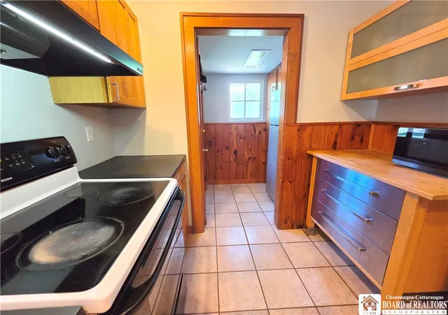 Photo 4 of Single family home for sale at 103 Center St, Fredonia, NY 14063 | MLS# R1697739 | Listing updated on 2026-09-10