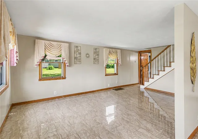 Photo 4 of Single family home for sale at 3302 Stiles Rd, Syracuse, NY 13209 | MLS# R1697216 | Listing updated on 2026-08-06
