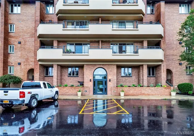Photo 1 of Condo for sale at 40 Waterfront Cir, Buffalo, NY 14202 | MLS# B1697566 | Listing updated on 2026-09-03