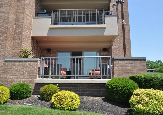 Photo 3 of Condo for sale at 40 Waterfront Cir, Buffalo, NY 14202 | MLS# B1697566 | Listing updated on 2026-09-03