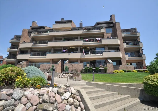Listing Photo 4 - Condo for sale in building located at 40 Waterfront Cir, Buffalo, NY 14202