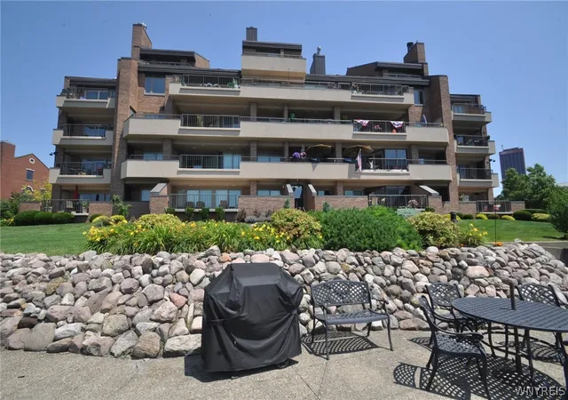 Listing Photo 5 - Condo for sale in building located at 40 Waterfront Cir, Buffalo, NY 14202
