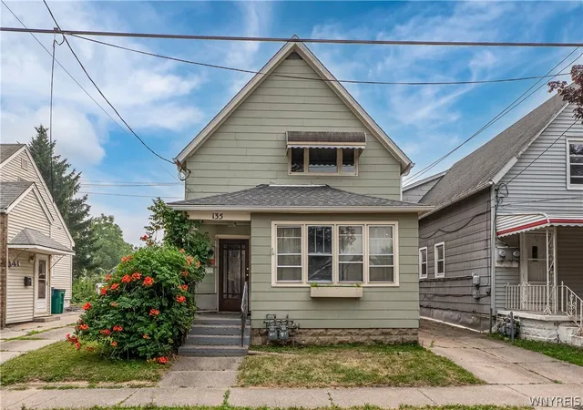 Photo 2 of Sale Pending at 135 Schiller St, Buffalo, NY 14206 | MLS# B1696383 | Listing updated on 2026-08-21