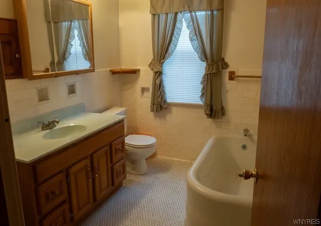 Photo 3 of Sale Pending at 27 Allenhurst Rd, Buffalo, NY 14214 | MLS# B1697862 | Listing updated on 2026-08-12