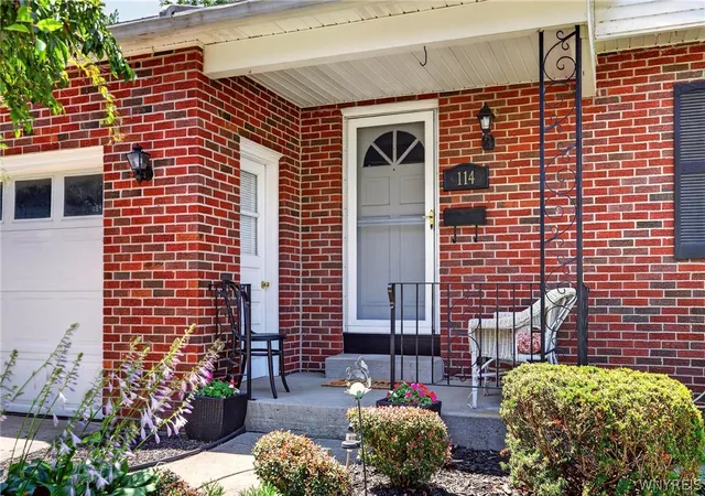 Photo 4 of Sale Pending at 114 Meadow, Hamburg, NY 14075 | MLS# B1697222 | Listing updated on 2026-09-16