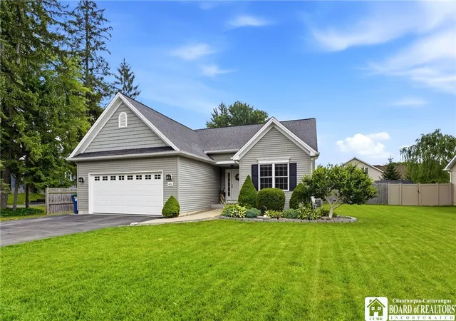 Photo 2 of Sale Pending at 489 Campbell Blvd, Getzville, NY 14068 | MLS# R1698045 | Listing updated on 2026-08-04