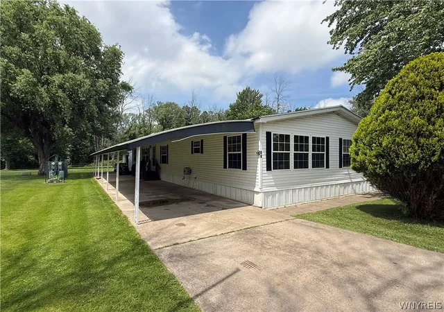 Photo 1 of Manufactured home for sale at 35 Beechwood, Albion, NY 14411 | MLS# B1697598 | Listing updated on 2026-08-21