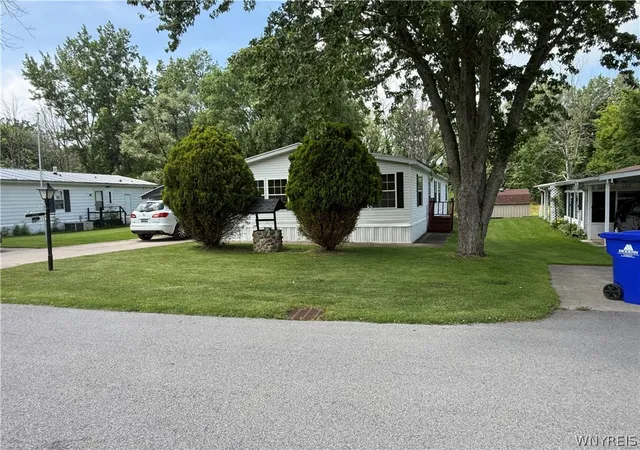 Photo 2 of Manufactured home for sale at 35 Beechwood, Albion, NY 14411 | MLS# B1697598 | Listing updated on 2026-08-21