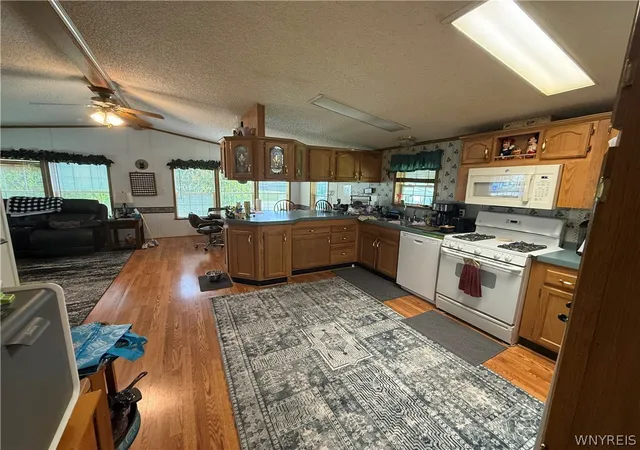Photo 3 of Manufactured home for sale at 35 Beechwood, Albion, NY 14411 | MLS# B1697598 | Listing updated on 2026-08-21