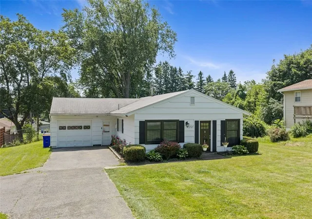 Photo 2 of Sale Pending at 2727 Chili Ave, Rochester, NY 14624 | MLS# R1697491 | Listing updated on 2026-09-01