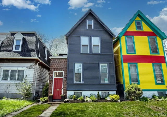 Single family home for sale at 142 N Pearl St, Buffalo, NY 14202 | MLS# B1696921