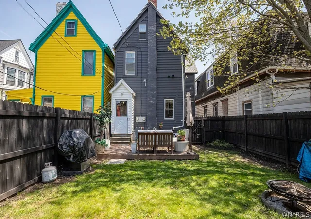 Photo 3 of Single family home for sale at 142 N Pearl St, Buffalo, NY 14202 | MLS# B1696921 | Listing updated on 2026-09-01