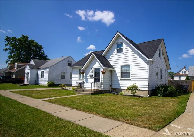 Photo 3 of Sale Pending at 19 Avery Ave, Lackawanna, NY 14218 | MLS# B1698125 | Listing updated on 2026-08-26