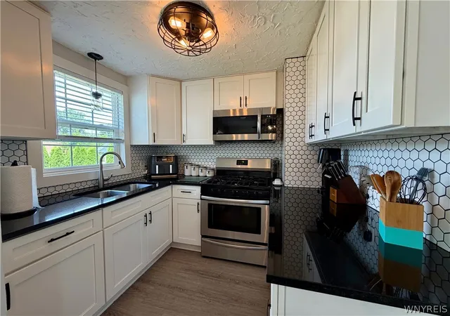 Photo 4 of Sale Pending at 19 Avery Ave, Lackawanna, NY 14218 | MLS# B1698125 | Listing updated on 2026-08-26