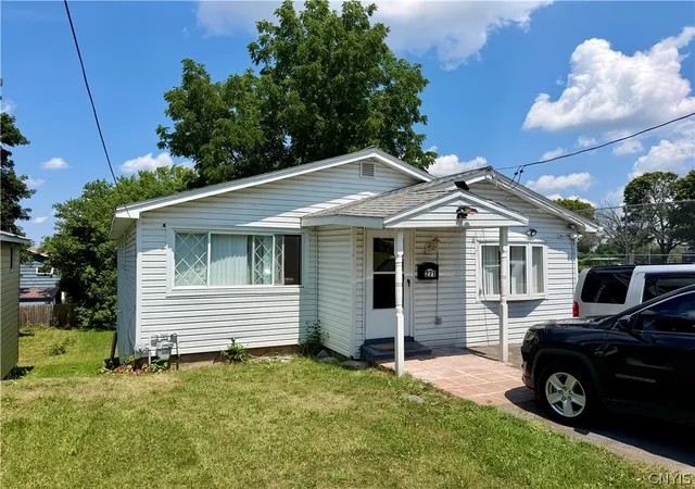 Photo 1 of Sale Pending at 271 Mountainview Ave, Syracuse, NY 13224 | MLS# S1698243 | Listing updated on 2026-09-15