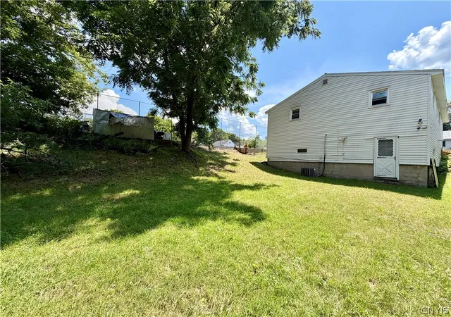 Photo 3 of Sale Pending at 271 Mountainview Ave, Syracuse, NY 13224 | MLS# S1698243 | Listing updated on 2026-09-15