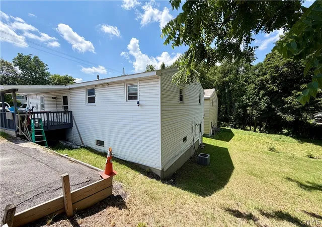 Photo 3 of Sale Pending at 271 Mountainview Ave, Syracuse, NY 13224 | MLS# S1698243 | Listing updated on 2026-09-15